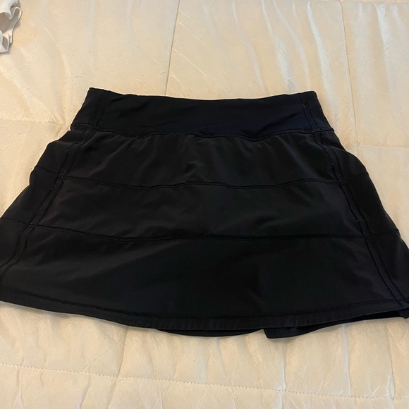 ๐ Lululemon Skirt - Picture 2 of 3